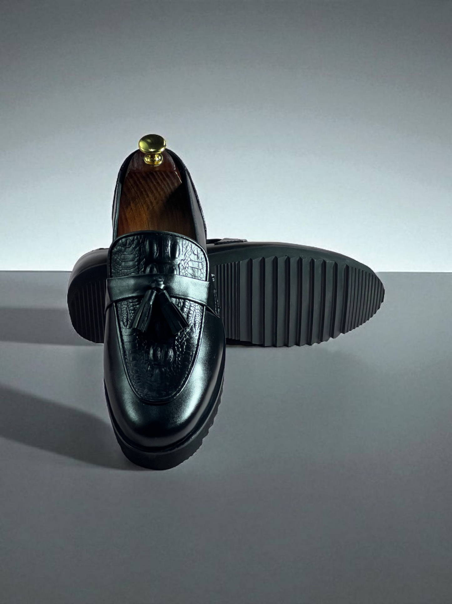 Verde Loafers are expertly handcrafted with all leather materials, providing a luxurious and durable moccasin-style shoe. The perfect choice for those seeking both style and comfort, these loafers are versatile and timeless. Elevate your footwear game with AS -Verde Loafers.