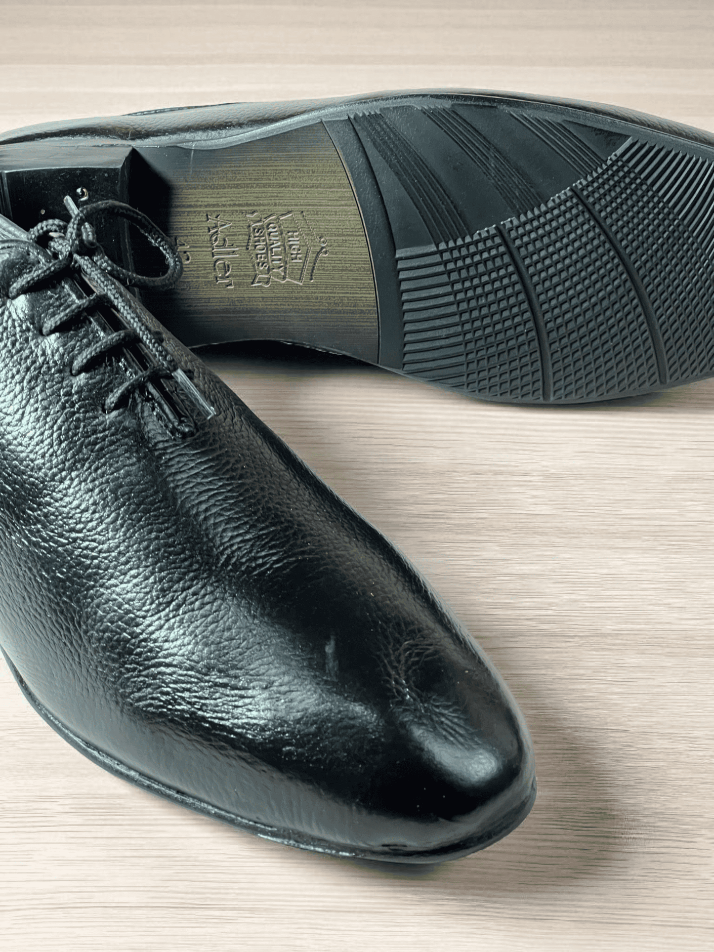 Crafted with expert precision, the AS -Obsidian shoes combine quality handmade leather with premium materials. These shoes boast durability and style, making them a must-have for any fashion-forward individual. Step into comfort and sophistication with AS-Obsidian.