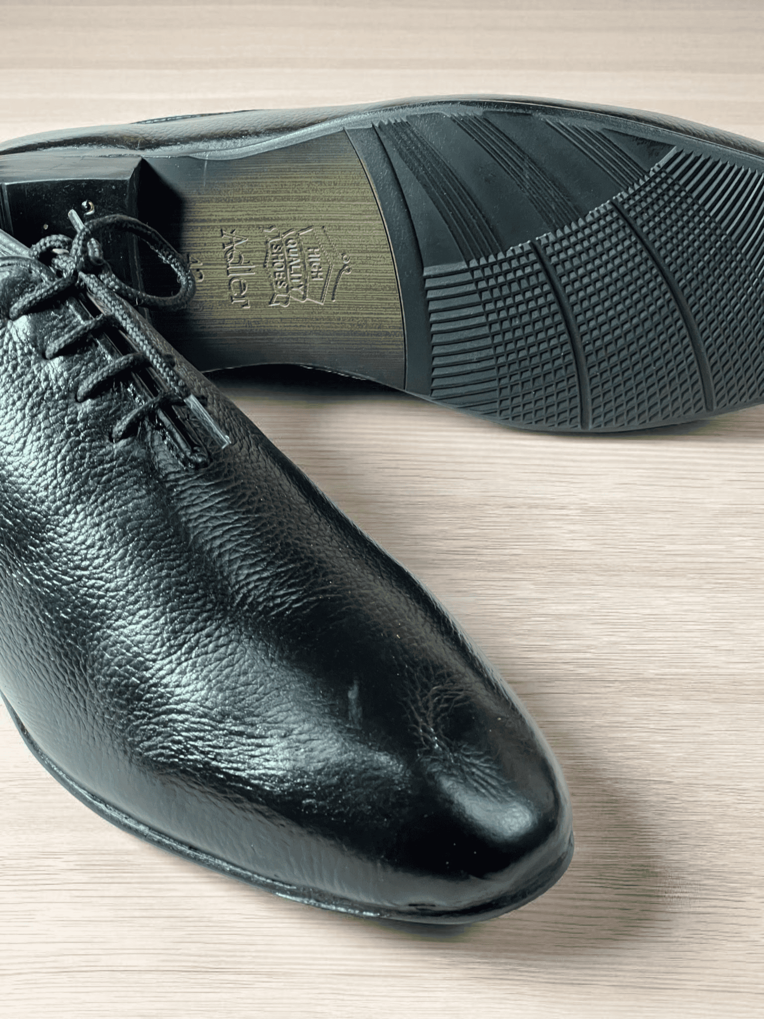 Crafted with expert precision, the AS -Obsidian shoes combine quality handmade leather with premium materials. These shoes boast durability and style, making them a must-have for any fashion-forward individual. Step into comfort and sophistication with AS-Obsidian.