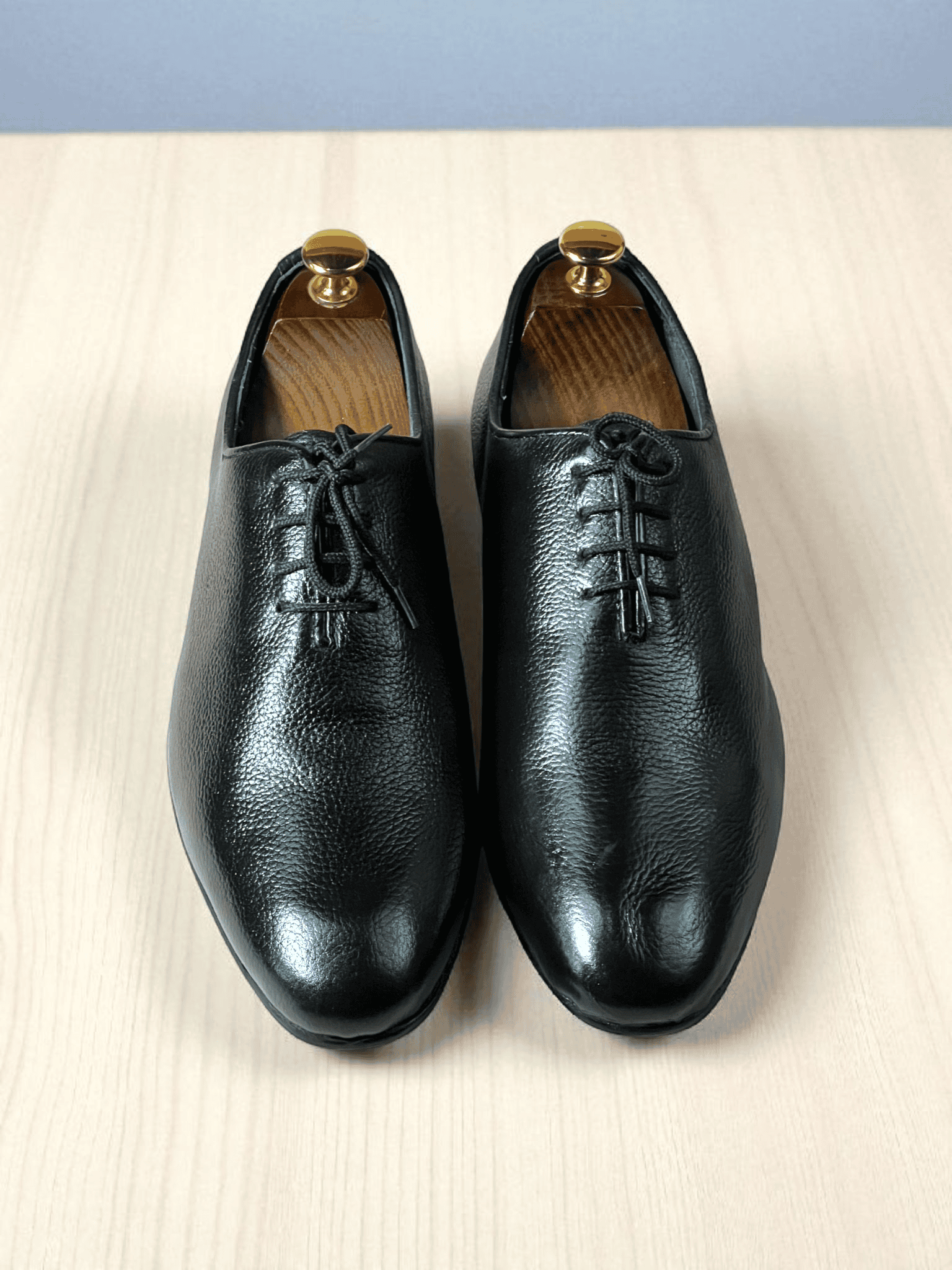 Crafted with expert precision, the AS -Obsidian shoes combine quality handmade leather with premium materials. These shoes boast durability and style, making them a must-have for any fashion-forward individual. Step into comfort and sophistication with AS-Obsidian.