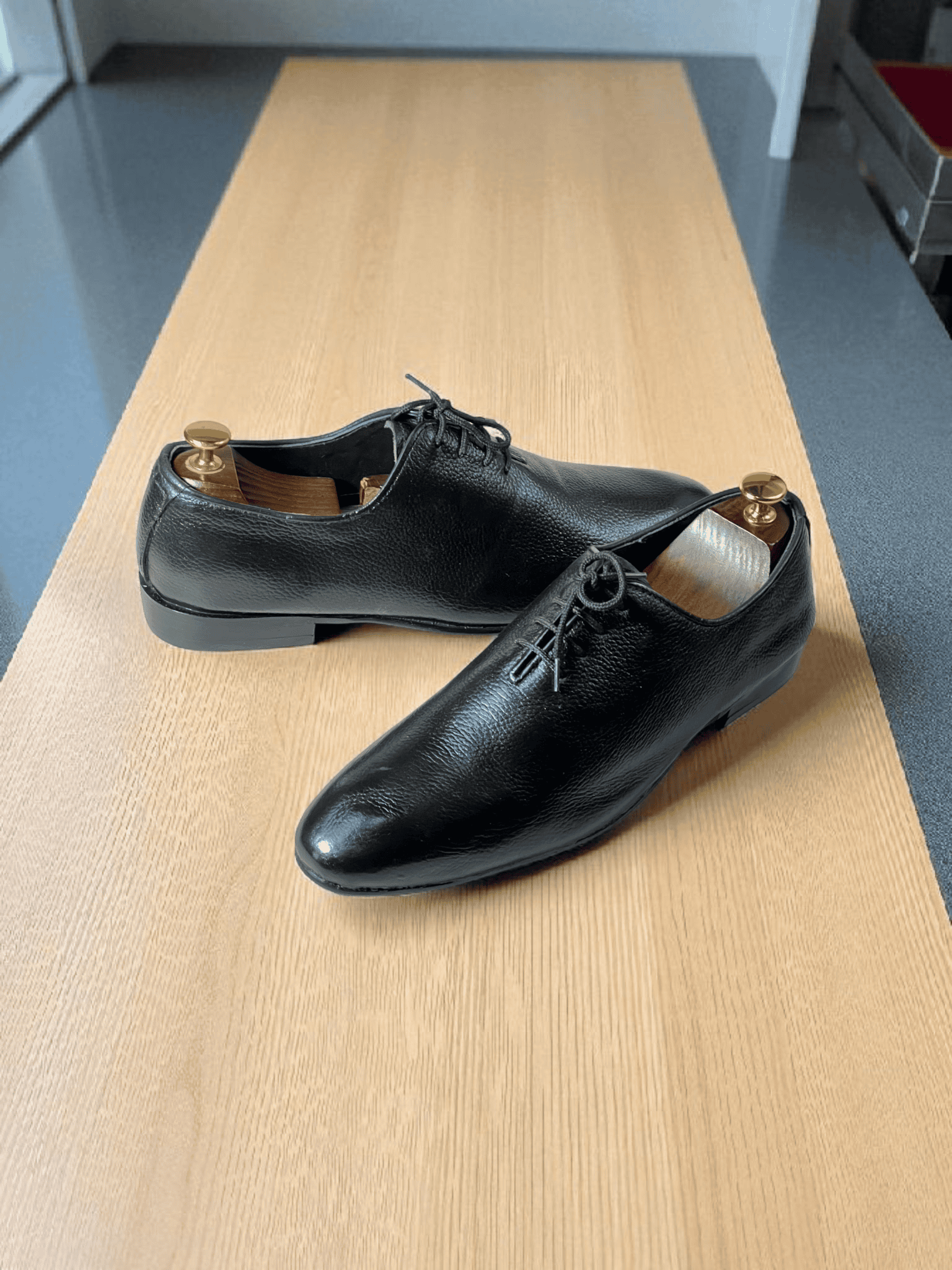 Crafted with expert precision, the AS -Obsidian shoes combine quality handmade leather with premium materials. These shoes boast durability and style, making them a must-have for any fashion-forward individual. Step into comfort and sophistication with AS-Obsidian.