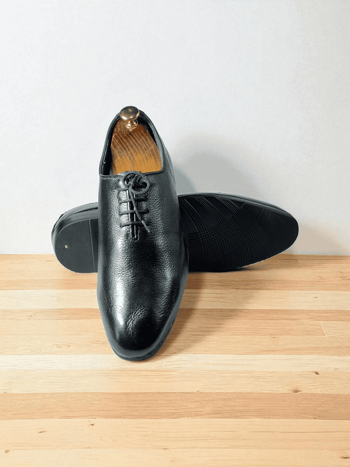 Crafted with expert precision, the AS -Obsidian shoes combine quality handmade leather with premium materials. These shoes boast durability and style, making them a must-have for any fashion-forward individual. Step into comfort and sophistication with AS-Obsidian.