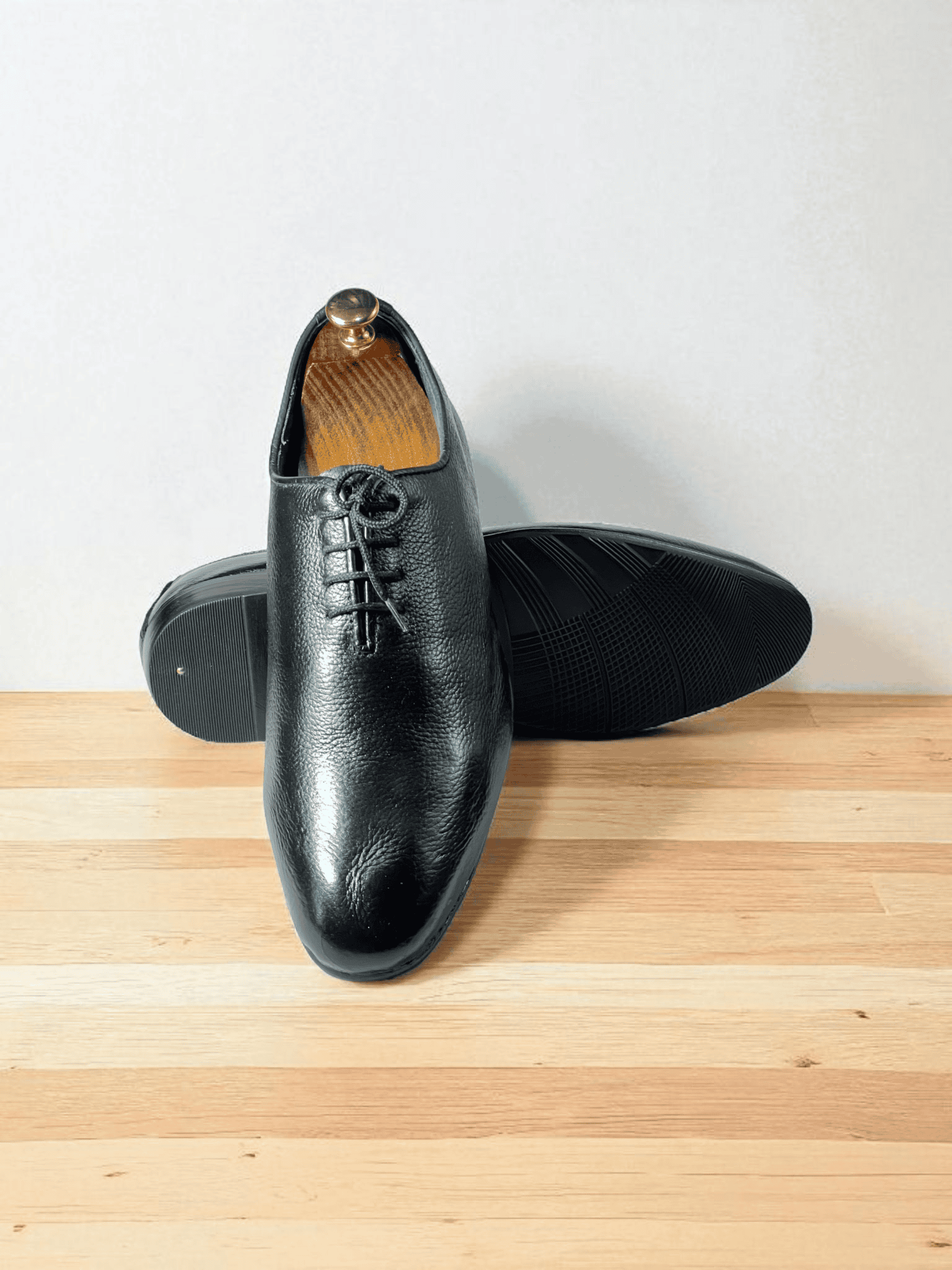 Crafted with expert precision, the AS -Obsidian shoes combine quality handmade leather with premium materials. These shoes boast durability and style, making them a must-have for any fashion-forward individual. Step into comfort and sophistication with AS-Obsidian.