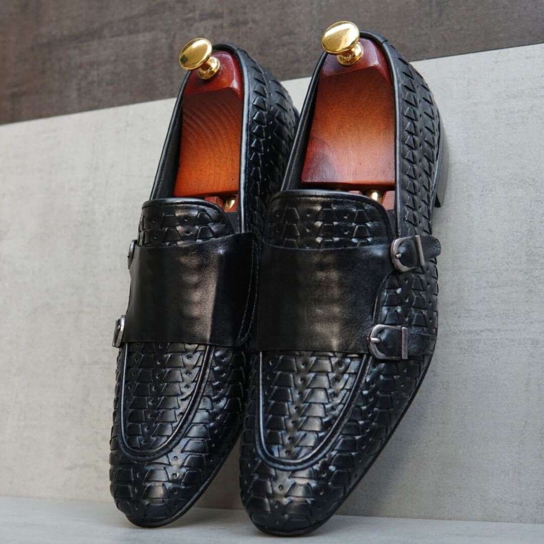 AS- 2525 DBBLK -Adler Shoes Makes Pakistan Best Handmade Leather Shoes.● Upper: 100% Original Aniline Leather ● Sole: 100% Original Cow Leather Sole ● Lining: Anti-bacterial lining with added comfort ● Warranty: 3-Month Repair Warranty