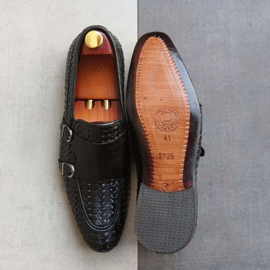 AS- 2525 DBBLK -Adler Shoes Makes Pakistan Best Handmade Leather Shoes.● Upper: 100% Original Aniline Leather ● Sole: 100% Original Cow Leather Sole ● Lining: Anti-bacterial lining with added comfort ● Warranty: 3-Month Repair Warranty