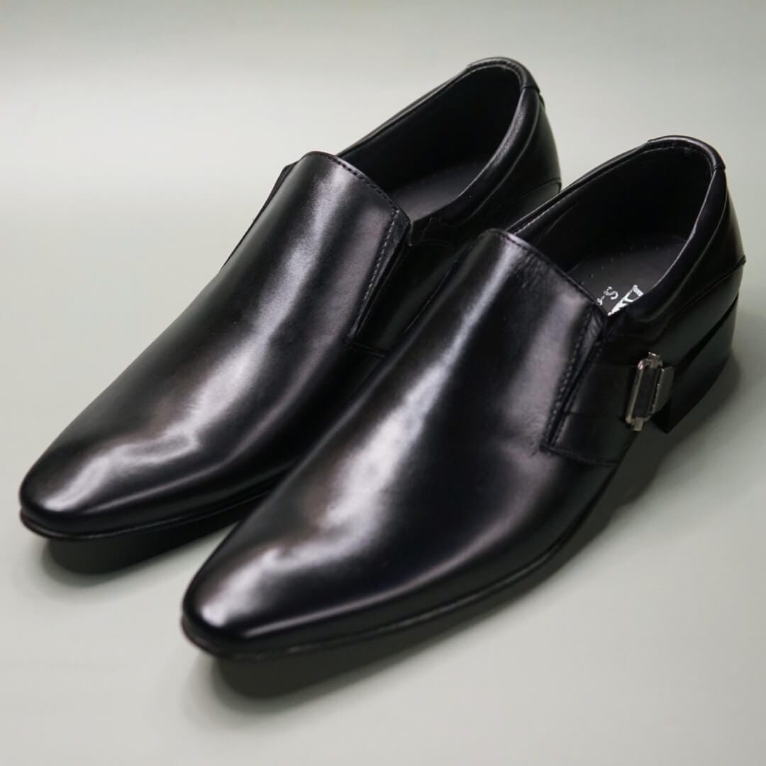 Our handmade leather shoes provide a timeless look and unparalleled comfort. Crafted from premium quality leather, our shoes are durable and reliable, ensuring you'll look smart and stylish no matter the occasion. Hand stitched for a flawless finish, these shoes are designed to last for years to come. With their classic design and soft, flexible sole, our handmade leather shoes are perfect for formal events or everyday wear. An investment in quality, these shoes make for the perfect way to accessorize any o