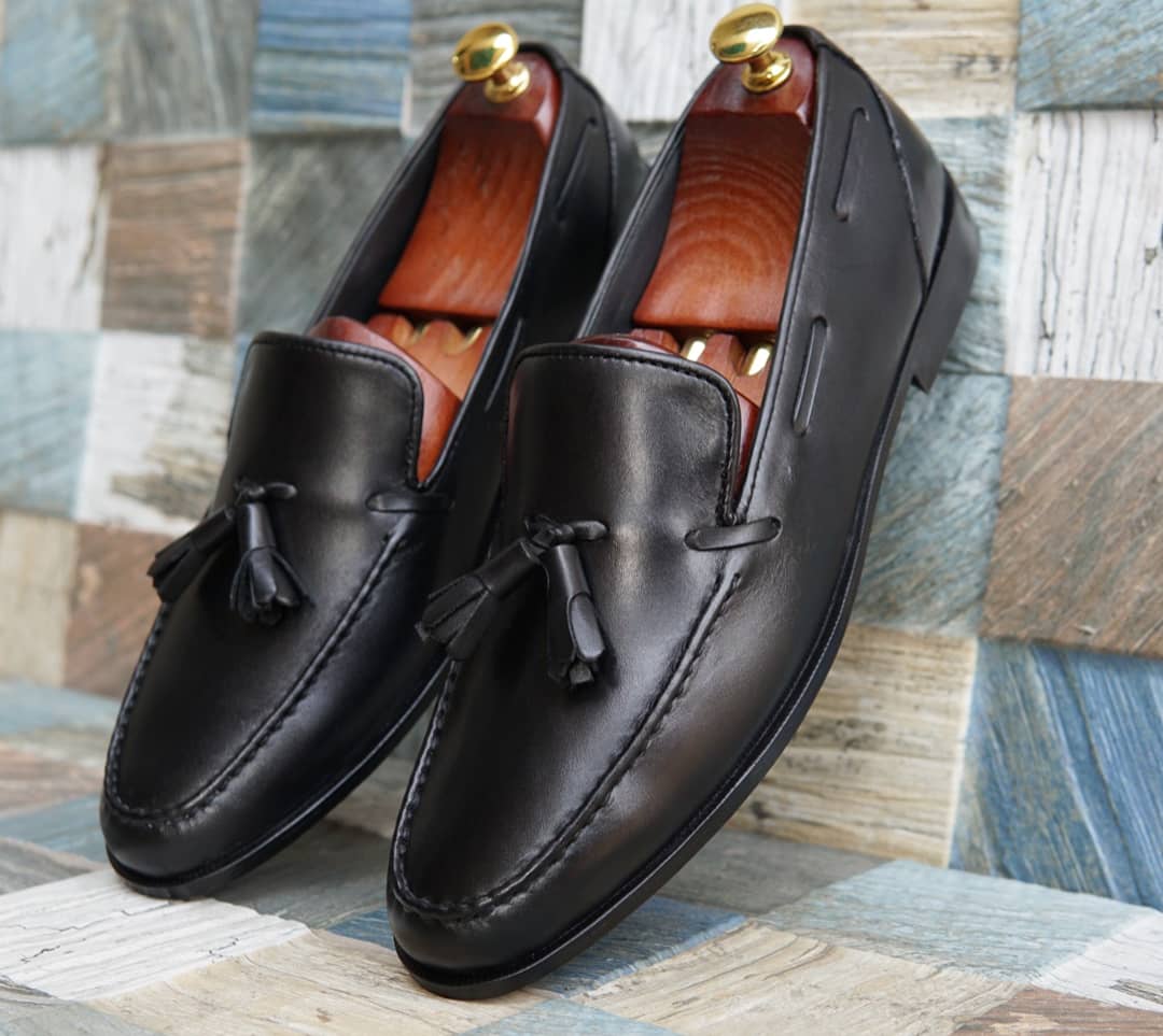 AS-2802 -Adler Shoes Makes Pakistan Best Handmade Leather Shoes.● Upper: 100% Original Aniline Leather ● Sole: 100% Original Cow Leather Sole ● Lining: Anti-bacterial lining with added comfort ● Warranty: 3-Month Repair Warranty