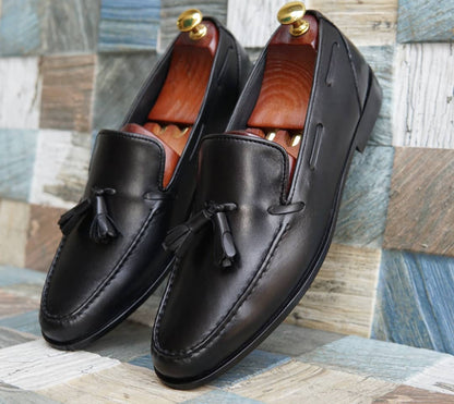 AS-2802 -Adler Shoes Makes Pakistan Best Handmade Leather Shoes.● Upper: 100% Original Aniline Leather ● Sole: 100% Original Cow Leather Sole ● Lining: Anti-bacterial lining with added comfort ● Warranty: 3-Month Repair Warranty