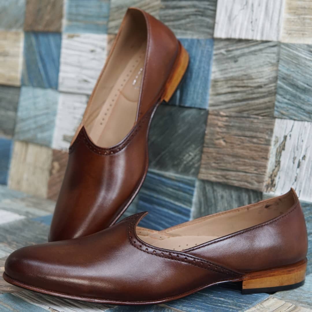 AS-0333 -Brotachi -Adler Shoes Makes Pakistan Best Handmade Leather Shoes.● Upper: 100% Original Aniline Leather ● Sole: 100% Original Cow Leather Sole ● Lining: Anti-bacterial lining with added comfort ● Warranty: 3-Month Repair Warranty