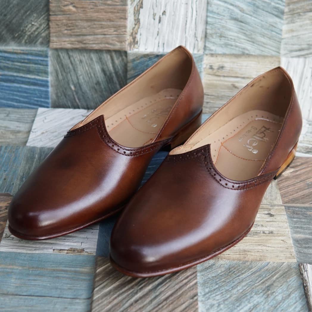 AS-0333 -Brotachi -Adler Shoes Makes Pakistan Best Handmade Leather Shoes.● Upper: 100% Original Aniline Leather ● Sole: 100% Original Cow Leather Sole ● Lining: Anti-bacterial lining with added comfort ● Warranty: 3-Month Repair Warranty