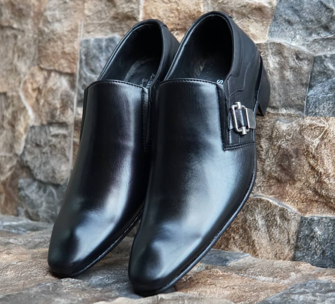 AS-2534 -Adler Shoes Makes Pakistan Best Handmade Leather Shoes.● Upper: 100% Original Aniline Leather ● Sole: 100% Original Cow Leather Sole ● Lining: Anti-bacterial lining with added comfort ● Warranty: 3-Month Repair Warranty