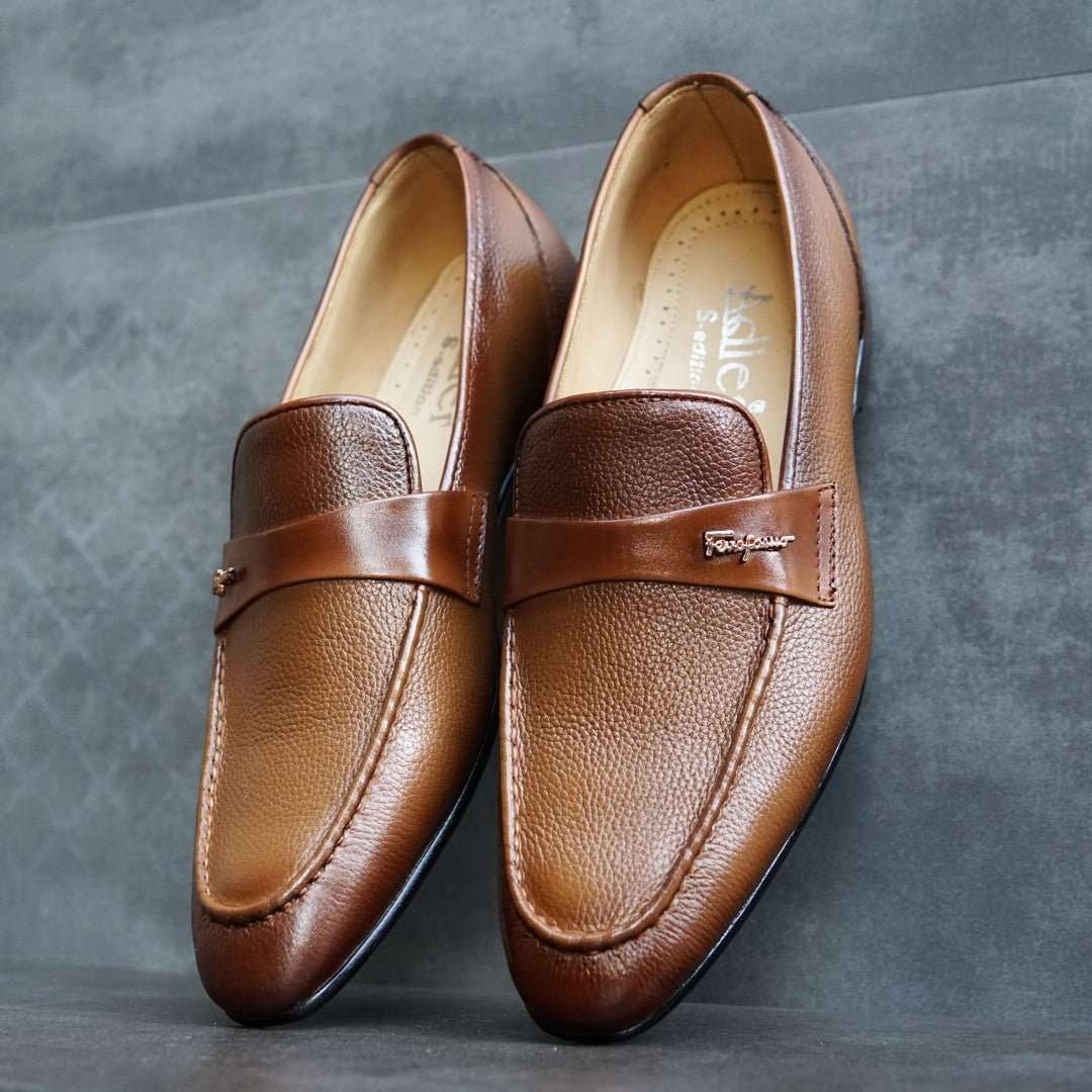 AS-901 Fero-x -Adler Shoes Makes Pakistan Best Handmade Leather Shoes.● Upper: 100% Original Aniline Leather ● Sole: 100% Original Rubber Sole ● Lining: Anti-bacterial lining with added comfort ● Warranty: 3-Month Repair Warranty