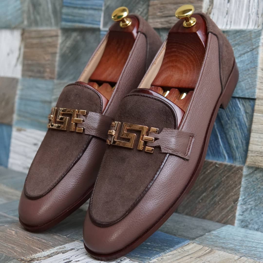 AS-2780 -Brown Sigma -Adler Shoes Makes Pakistan Best Handmade Leather Shoes.● Upper: 100% Original Aniline Leather ● Sole: 100% Original Cow Leather Sole ● Lining: Anti-bacterial lining with added comfort ● Warranty: 3-Month Repair Warranty