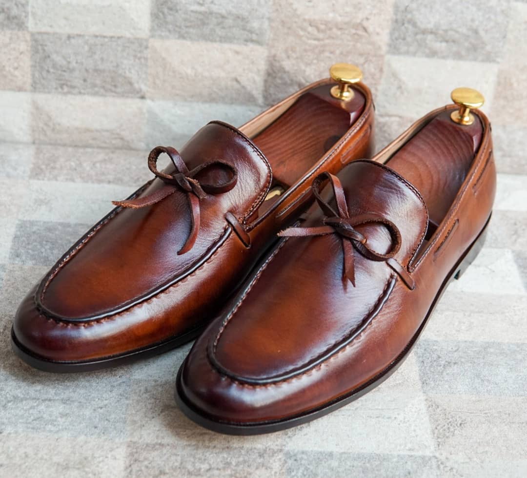 AS-7777 -Brotachi -Adler Shoes Makes Pakistan Best Handmade Leather Shoes.● Upper: 100% Original Aniline Leather ● Sole: 100% Original Cow Leather Sole ● Lining: Anti-bacterial lining with added comfort ● Warranty: 3-Month Repair Warranty