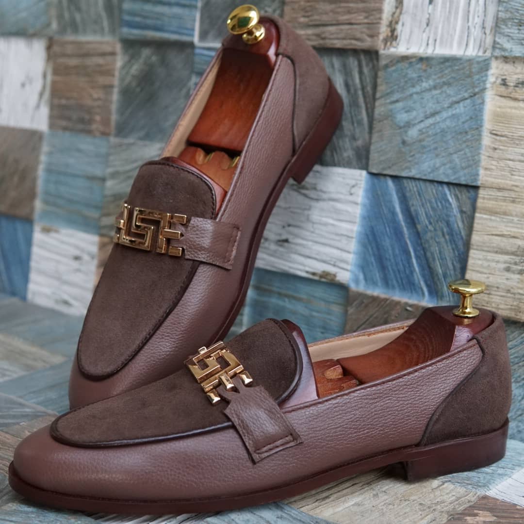 AS-2780 -Brown Sigma -Adler Shoes Makes Pakistan Best Handmade Leather Shoes.● Upper: 100% Original Aniline Leather ● Sole: 100% Original Cow Leather Sole ● Lining: Anti-bacterial lining with added comfort ● Warranty: 3-Month Repair Warranty