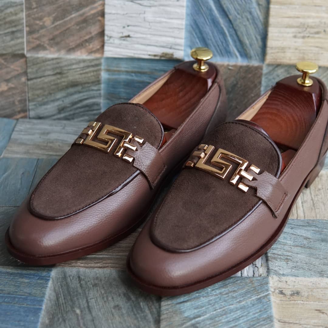 AS-2780 -Brown Sigma -Adler Shoes Makes Pakistan Best Handmade Leather Shoes.● Upper: 100% Original Aniline Leather ● Sole: 100% Original Cow Leather Sole ● Lining: Anti-bacterial lining with added comfort ● Warranty: 3-Month Repair Warranty